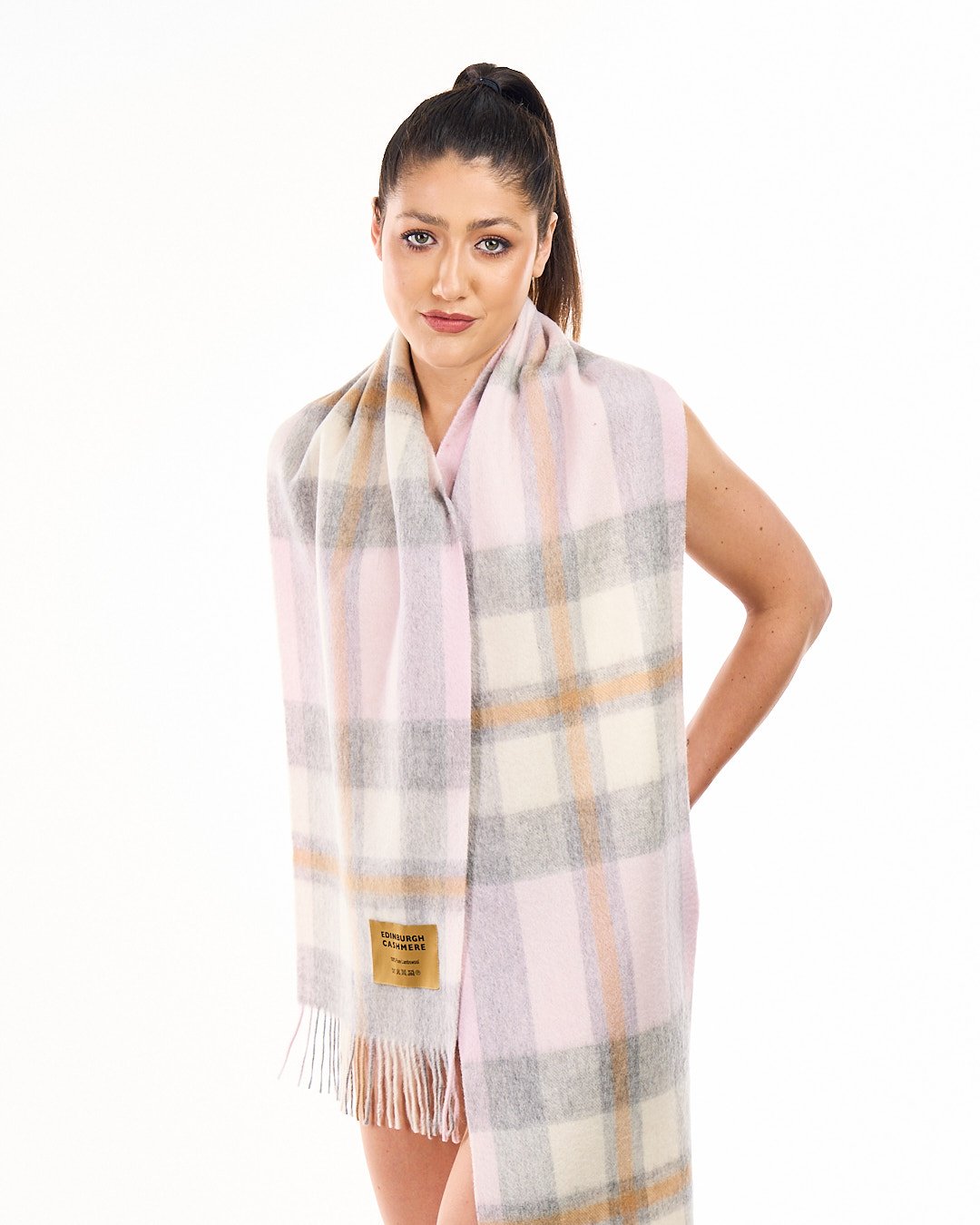 Travel in Style: Versatile Scarves for the Modern Traveler