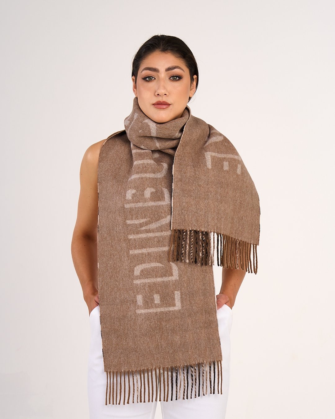Cashmere vs. Wool: Which Scarf Material is Right for You?